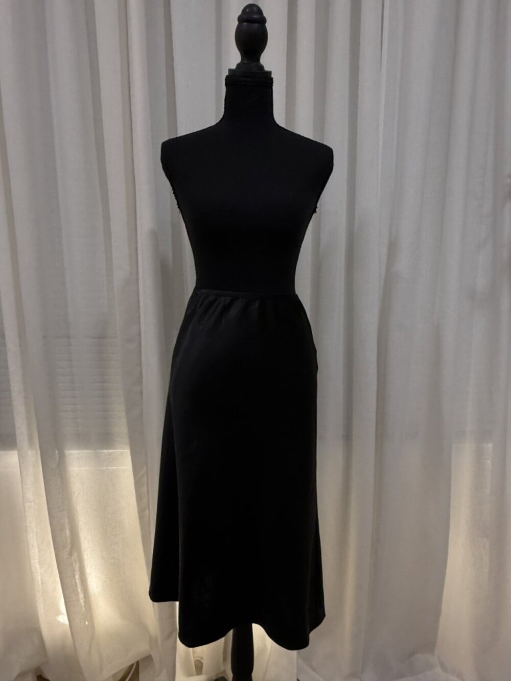 Vince Camuto Black Satin Midi Skirt Size Medium Elegant Slip Skirt